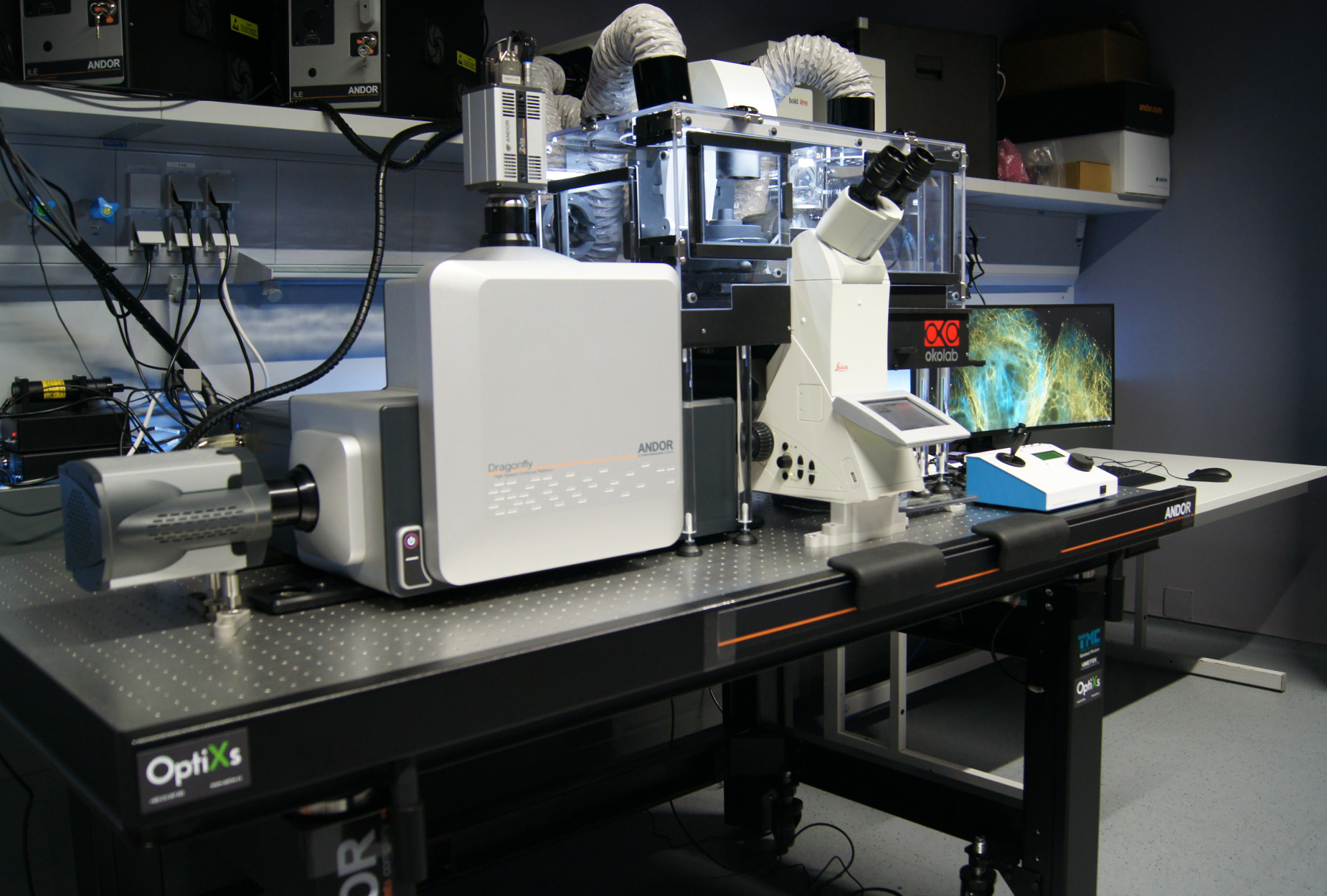 Konfokální mikroskop pro snímání živých buněk a fotostimulaci