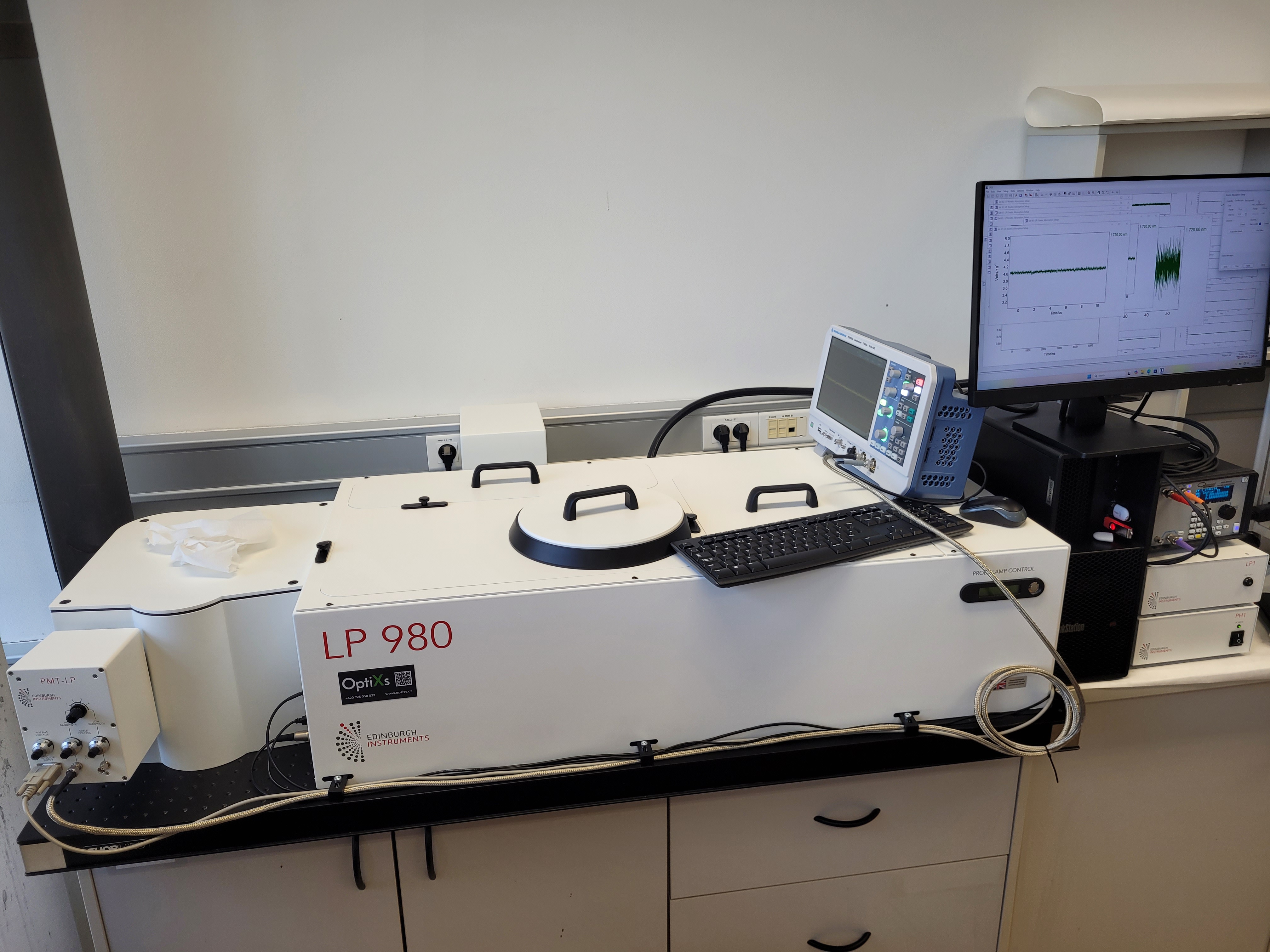  Spektrometr pro laserovou zábleskovou fotolýzu